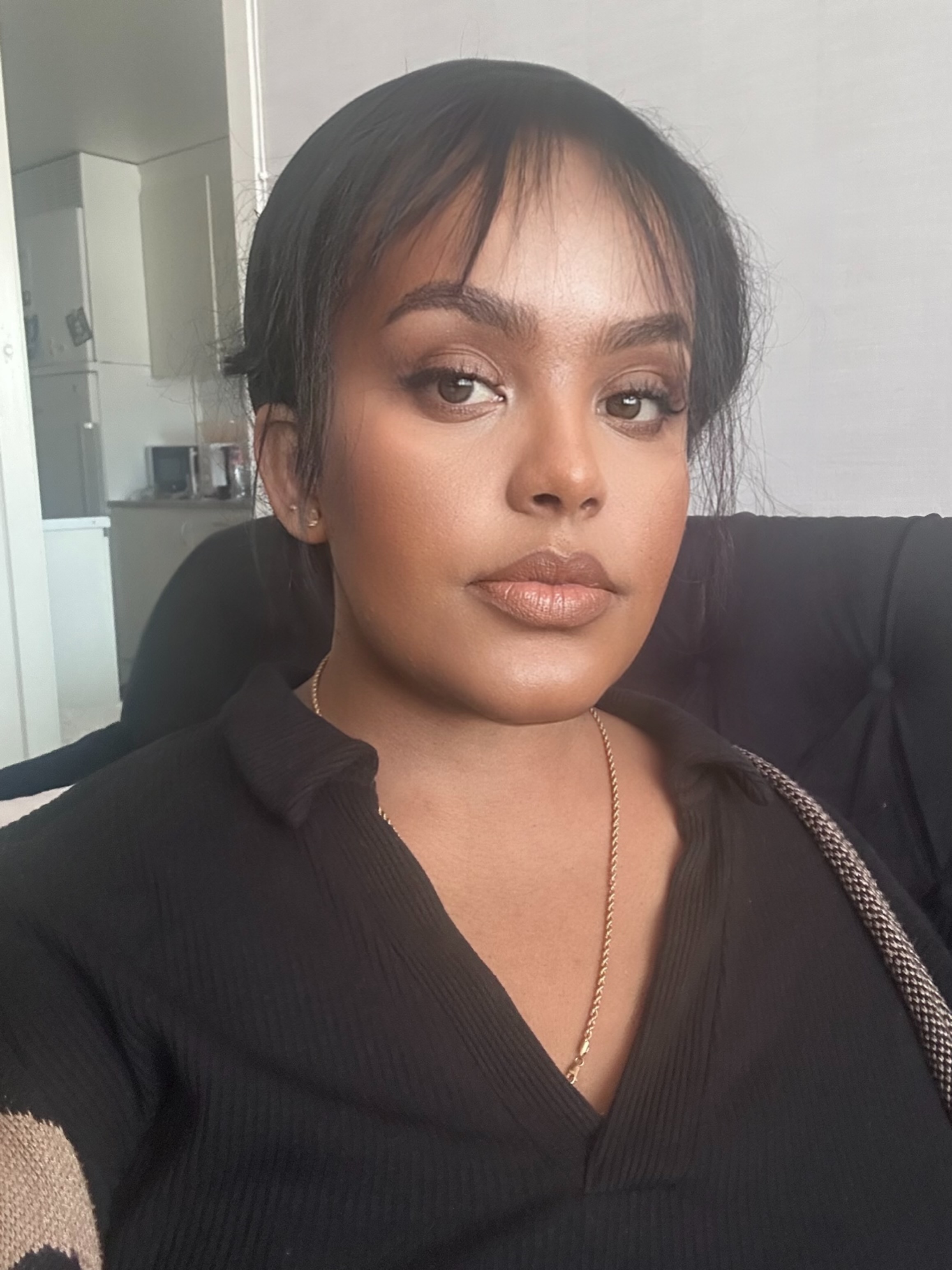 selective focus photography of eyeshadow palette